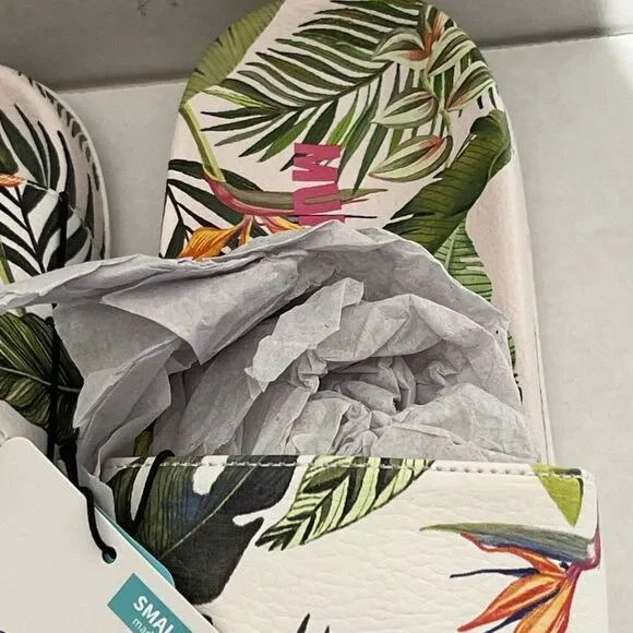 Muk Luks Women's Green White Tropical Slip On Slide Sandals Size Small 5-6 NWT - Picture 6 of 9